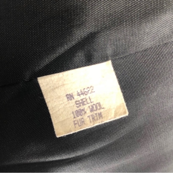 Vintage Albert Nipon Studio Wool & REAL Fur Coat COLOR-black | SIZE 10P - Picture 7 of 7